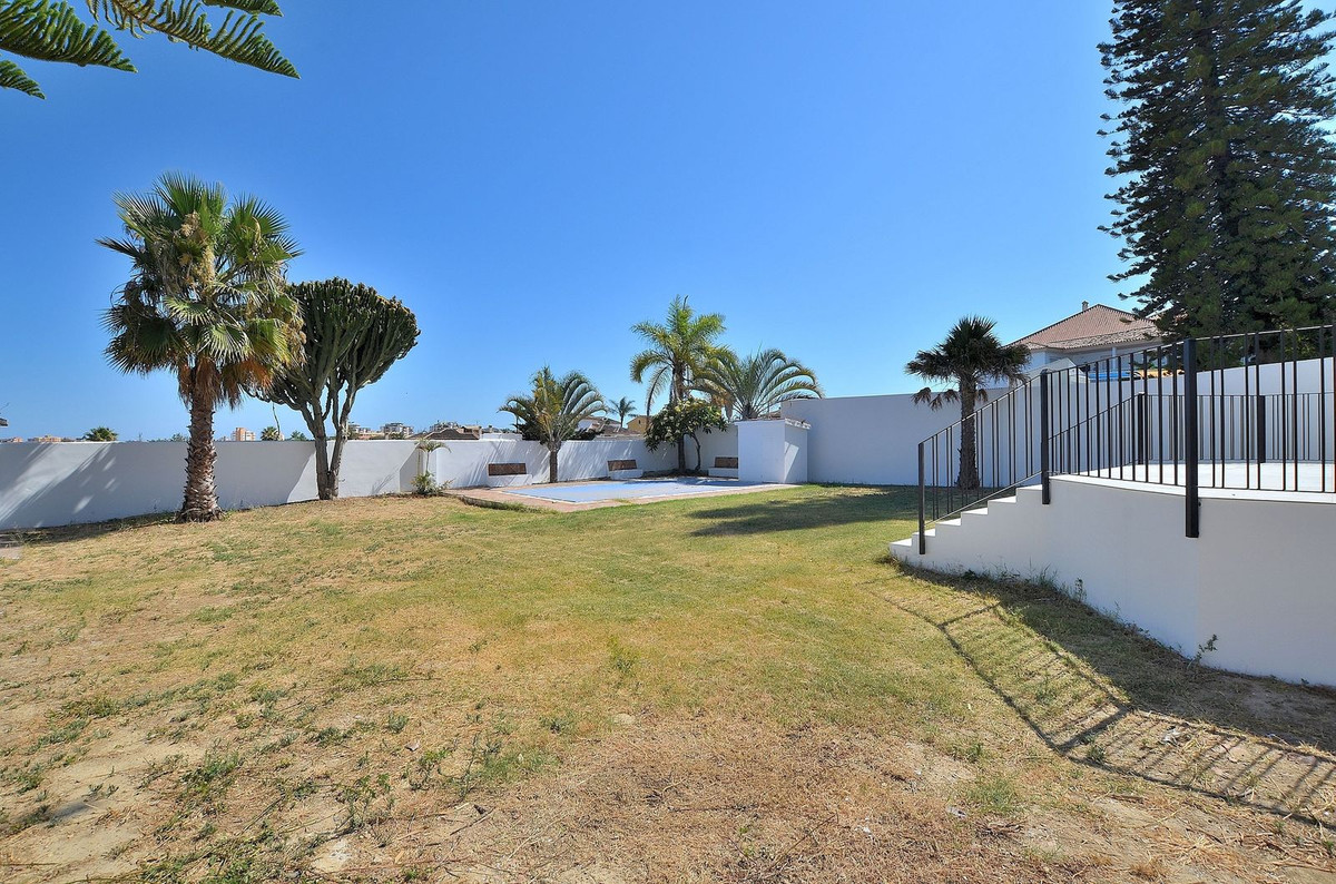 5 Bed Townhouse for sale in El Coto Costa Del Sol, Málaga, Spain