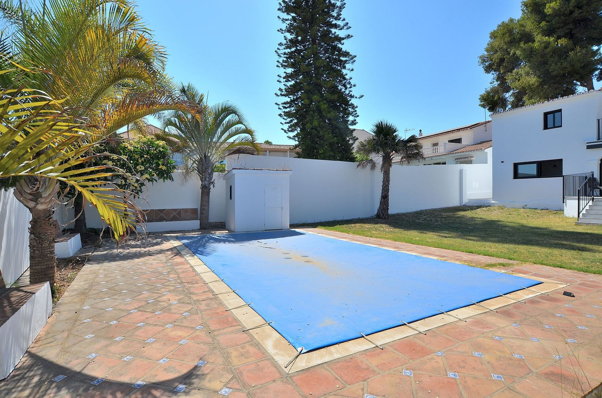 5 Bed Townhouse for sale in El Coto Costa Del Sol, Málaga, Spain