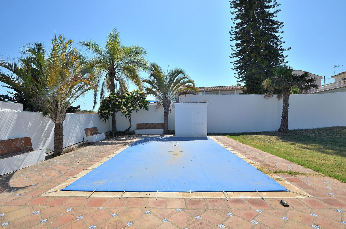 5 Bed Townhouse for sale in El Coto Costa Del Sol, Málaga, Spain