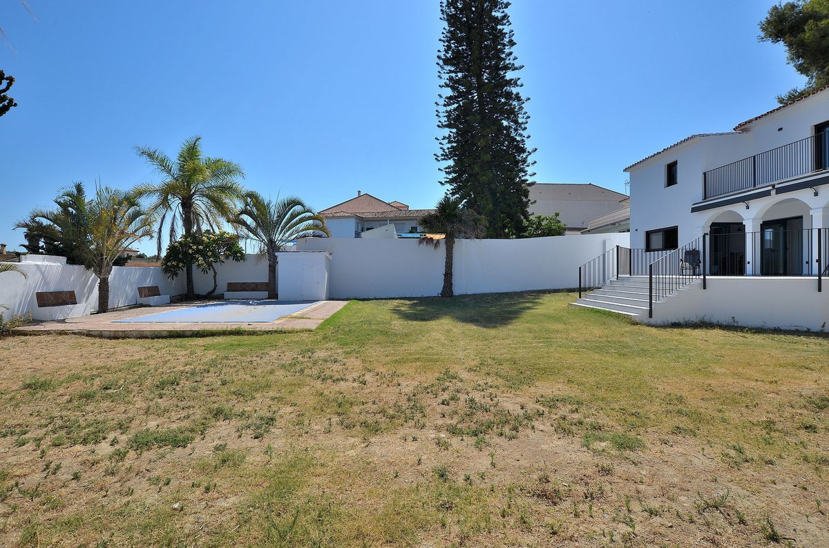 5 Bed Townhouse for sale in El Coto Costa Del Sol, Málaga, Spain