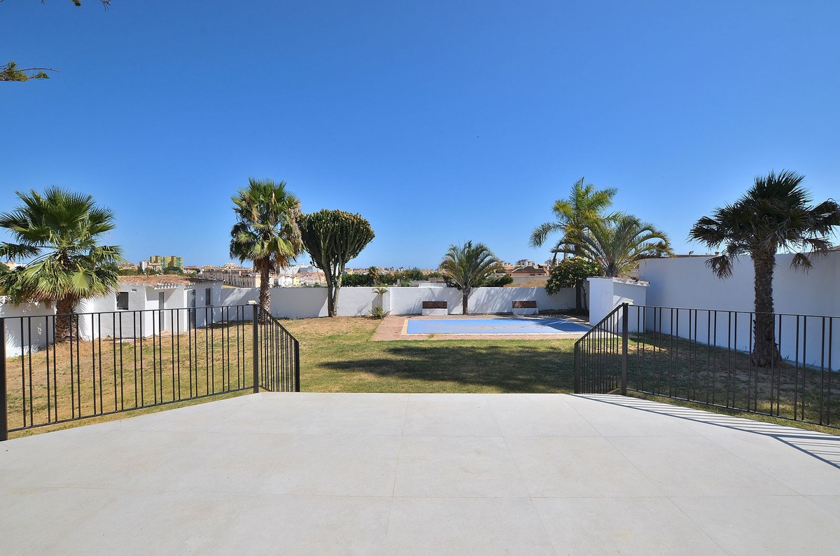 5 Bed Townhouse for sale in El Coto Costa Del Sol, Málaga, Spain