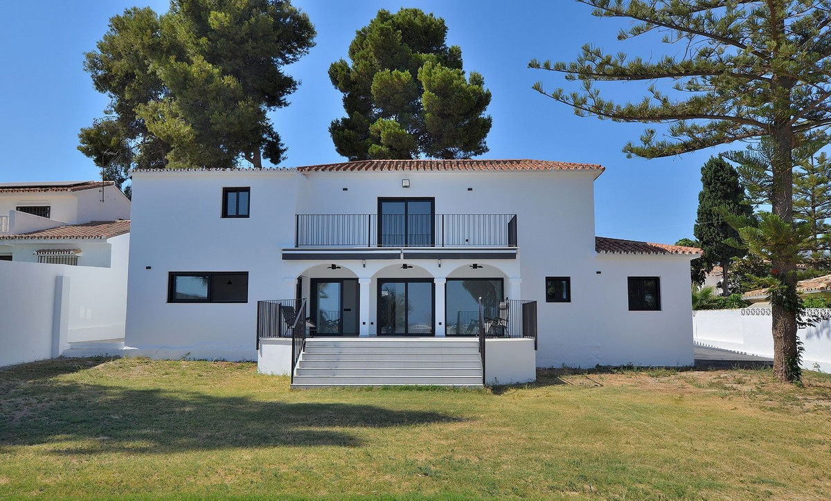 5 Bed Townhouse for sale in El Coto Costa Del Sol, Málaga, Spain