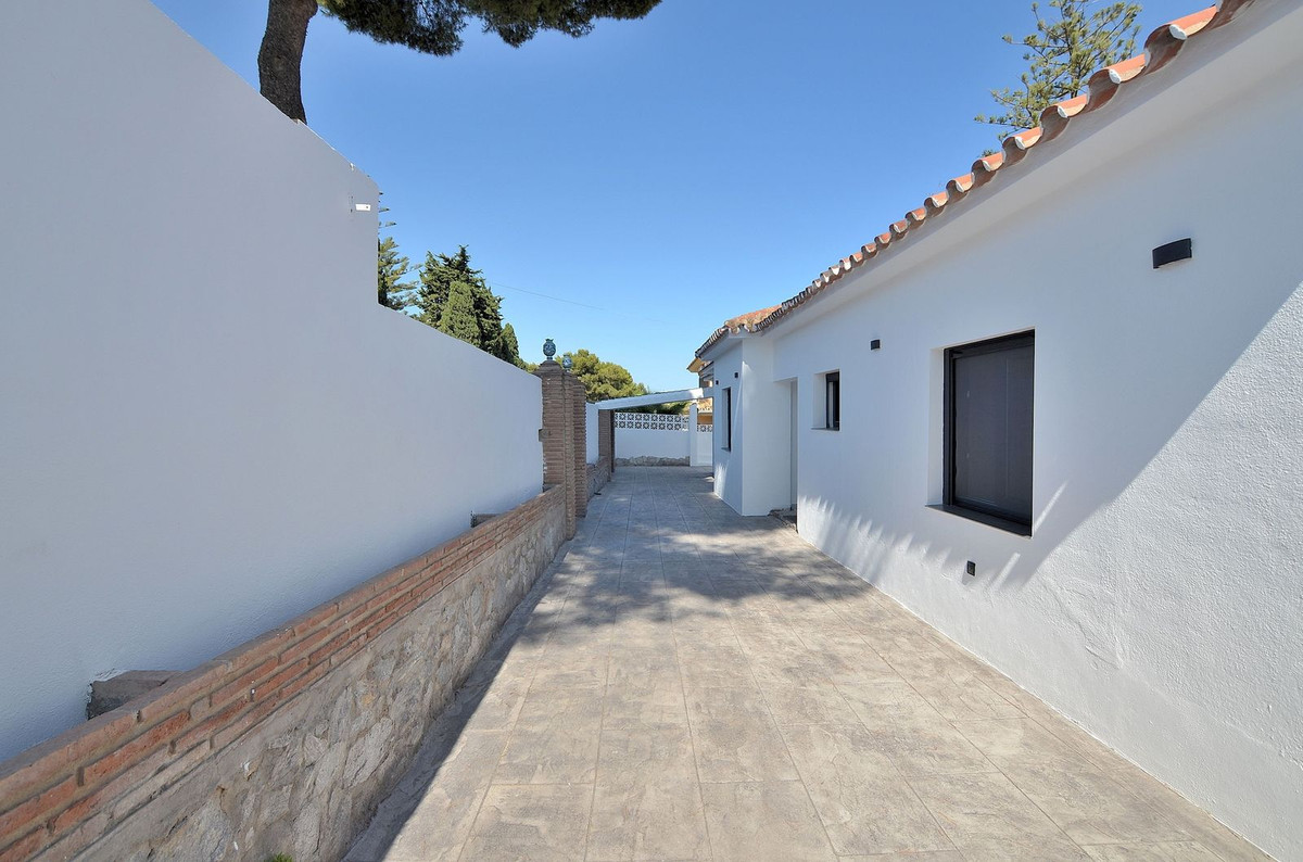 5 Bed Townhouse for sale in El Coto Costa Del Sol, Málaga, Spain