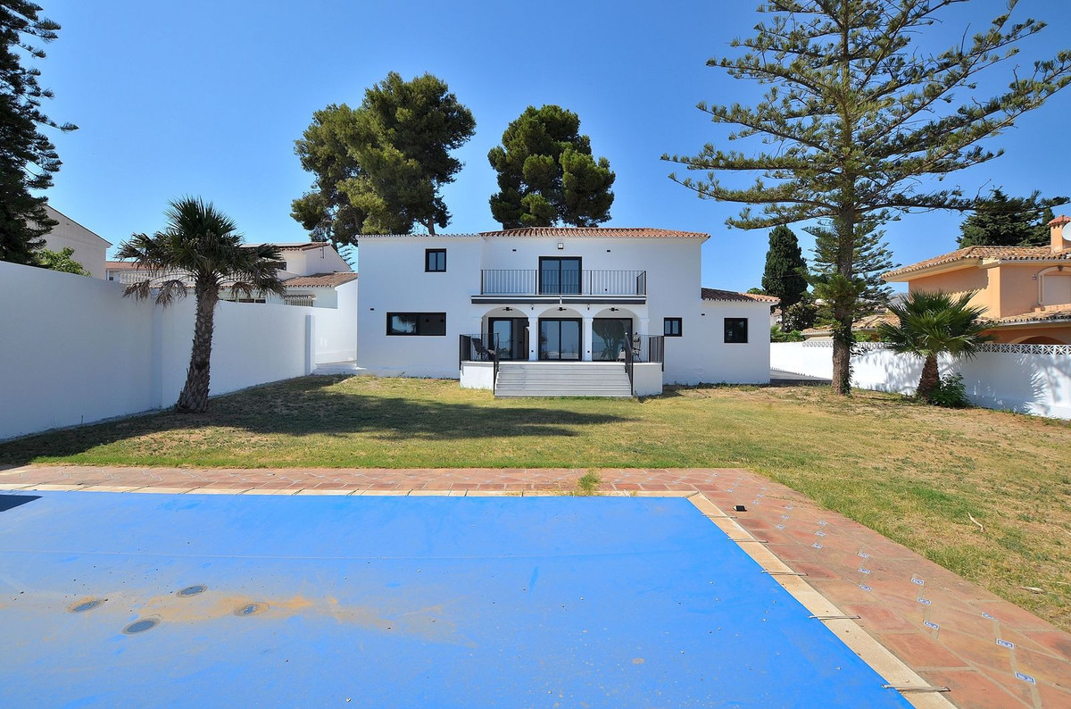 5 Bed Townhouse for sale in El Coto Costa Del Sol, Málaga, Spain