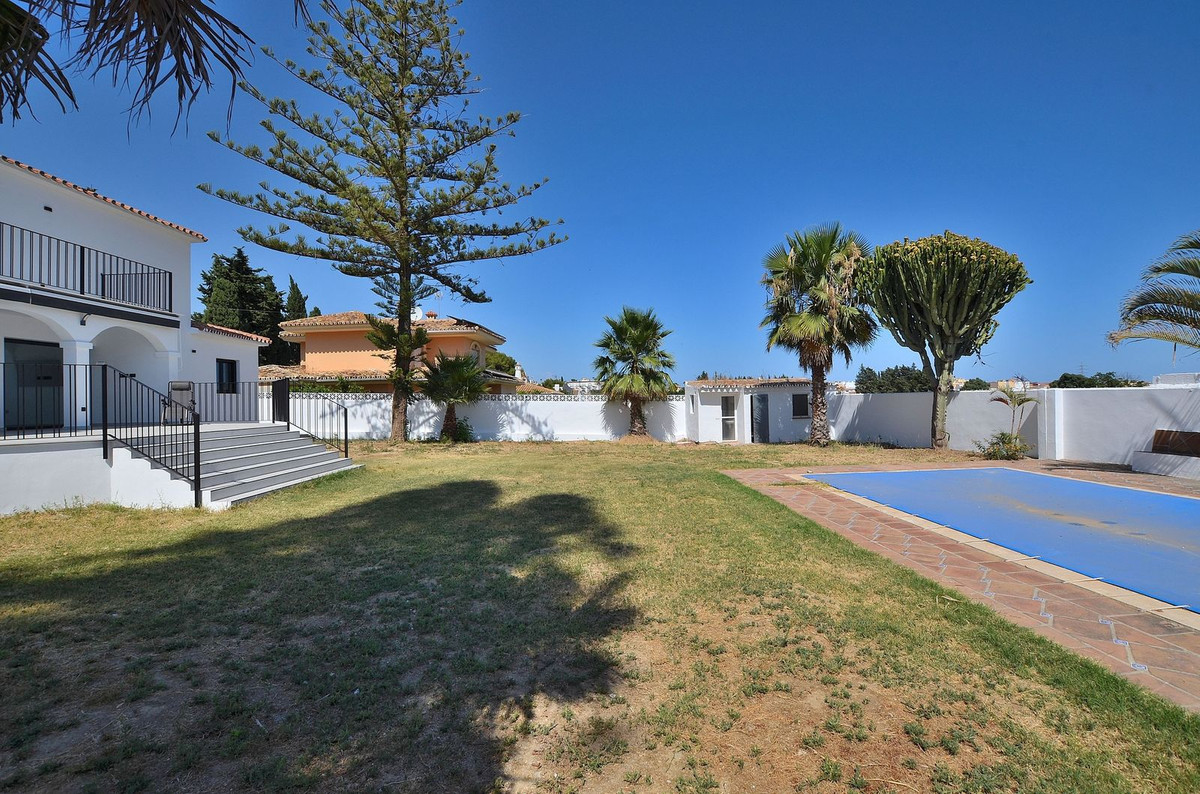 5 Bed Townhouse for sale in El Coto Costa Del Sol, Málaga, Spain