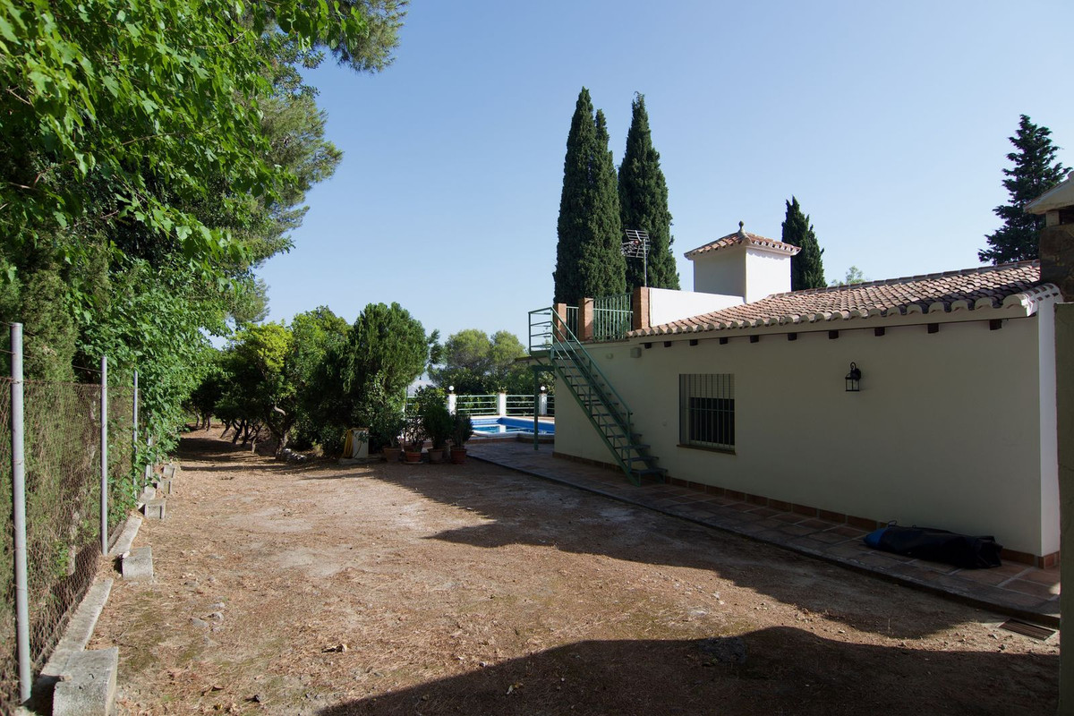 5 Bed Townhouse for sale in Alhaurín El Grande Costa Del Sol, Málaga, Spain