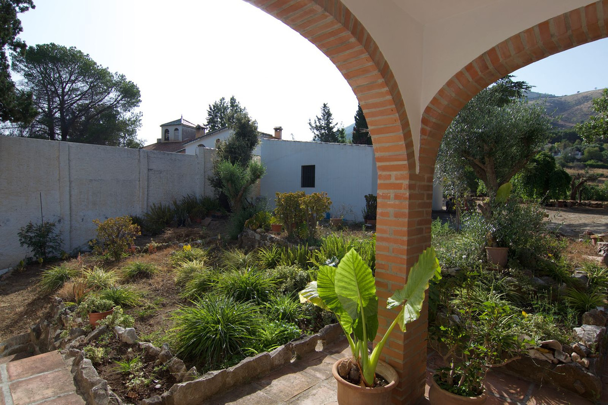 5 Bed Townhouse for sale in Alhaurín El Grande Costa Del Sol, Málaga, Spain