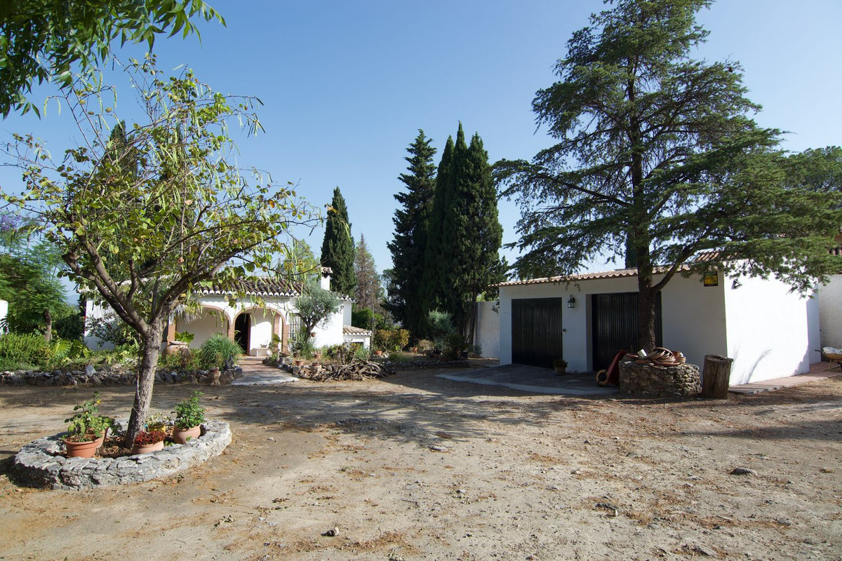 5 Bed Townhouse for sale in Alhaurín El Grande Costa Del Sol, Málaga, Spain