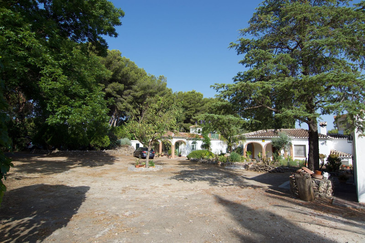 5 Bed Townhouse for sale in Alhaurín El Grande Costa Del Sol, Málaga, Spain