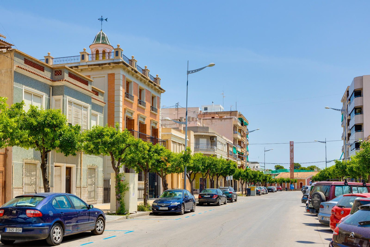12 Bed Townhouse for sale in Callosa De Segura Costa Blanca, Alicante, Spain