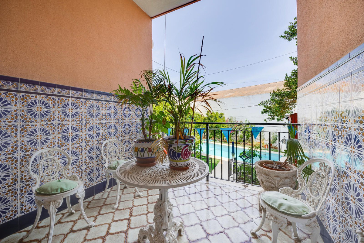 12 Bed Townhouse for sale in Callosa De Segura Costa Blanca, Alicante, Spain