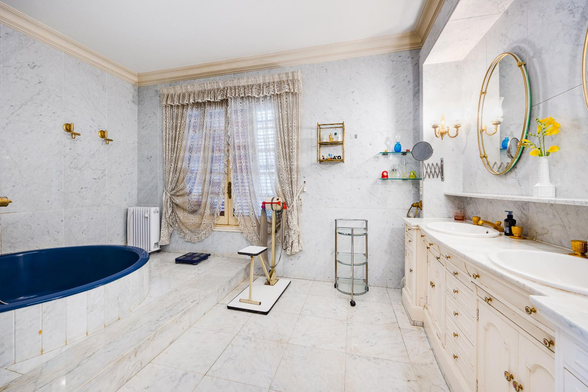 12 Bed Townhouse for sale in Callosa De Segura Costa Blanca, Alicante, Spain