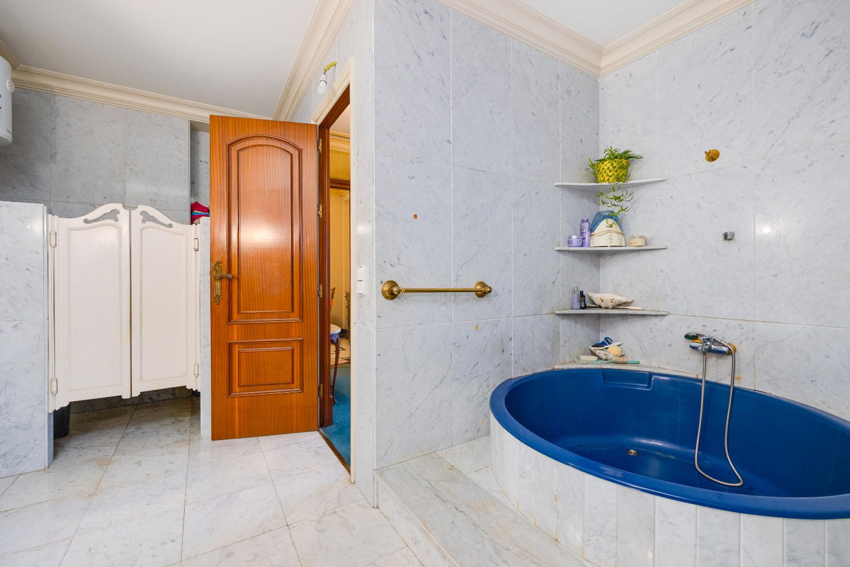 12 Bed Townhouse for sale in Callosa De Segura Costa Blanca, Alicante, Spain