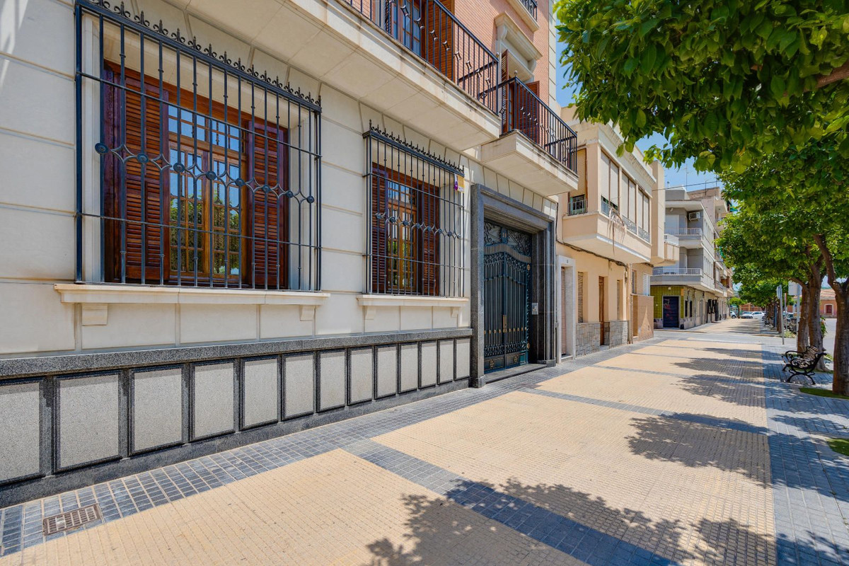 12 Bed Townhouse for sale in Callosa De Segura Costa Blanca, Alicante, Spain