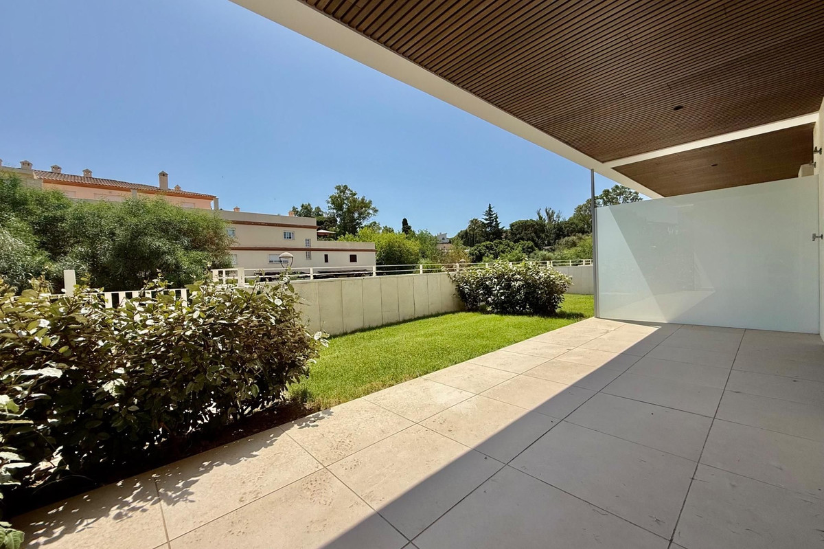 2 Bed Apartment for sale in Elviria Costa Del Sol, Málaga, Spain