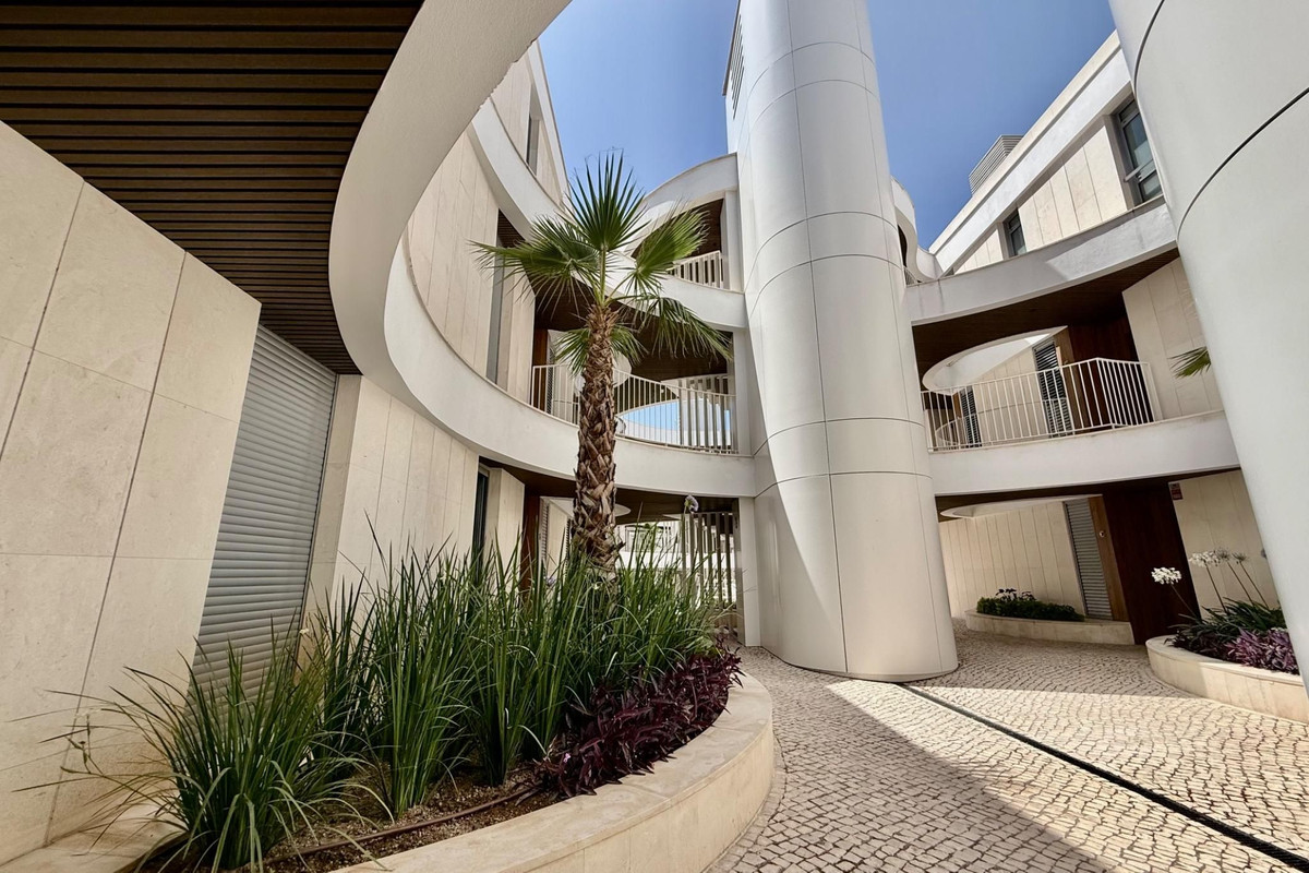 2 Bed Apartment for sale in Elviria Costa Del Sol, Málaga, Spain