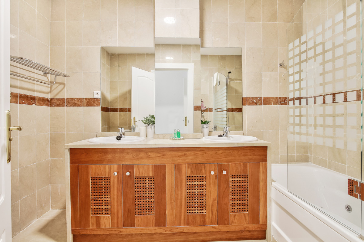 3 Bed Townhouse for sale in Lauro Golf Costa Del Sol, Málaga, Spain