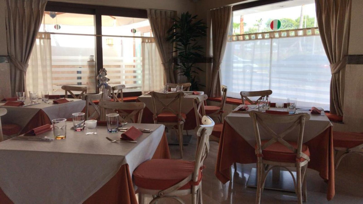 7 Bed Commercial unit for sale in El Paraiso Costa Del Sol, Málaga, Spain
