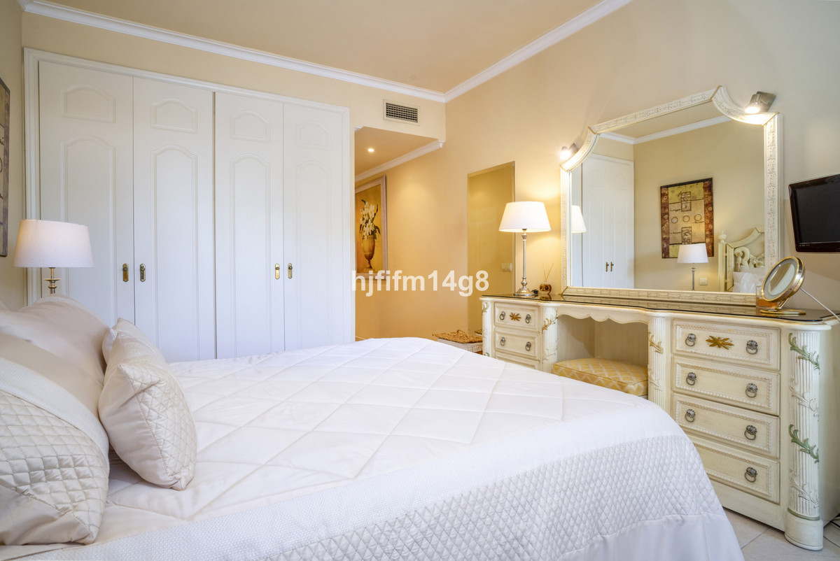 2 Bed Apartment for sale in Puerto Banús Costa Del Sol, Málaga, Spain