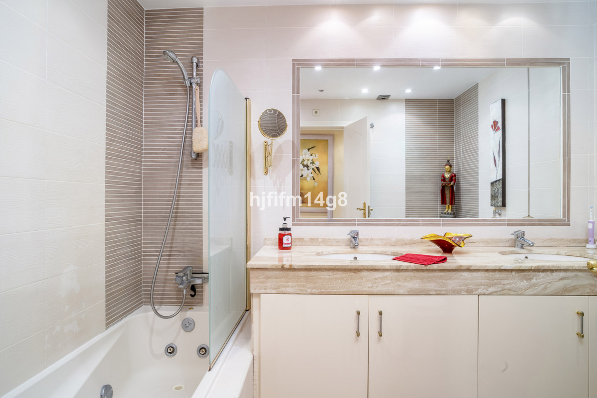 2 Bed Apartment for sale in Puerto Banús Costa Del Sol, Málaga, Spain