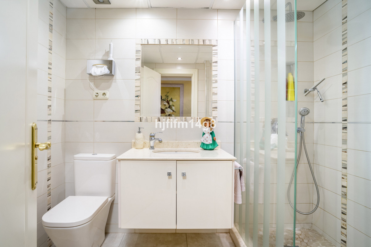 2 Bed Apartment for sale in Puerto Banús Costa Del Sol, Málaga, Spain