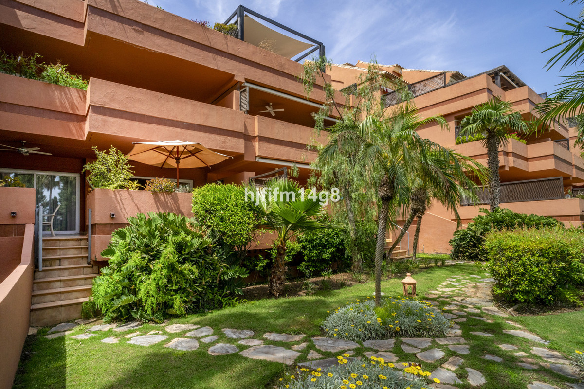 2 Bed Apartment for sale in Puerto Banús Costa Del Sol, Málaga, Spain