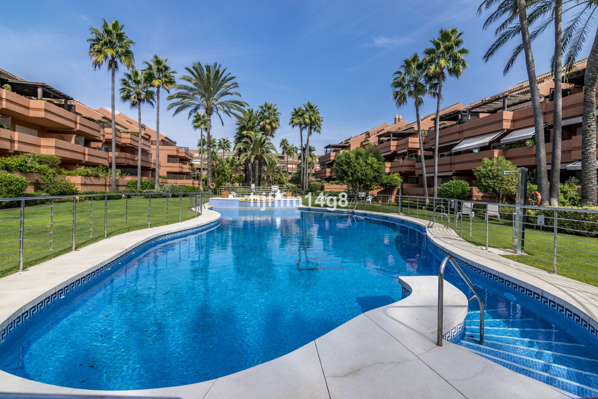 2 Bed Apartment for sale in Puerto Banús Costa Del Sol, Málaga, Spain
