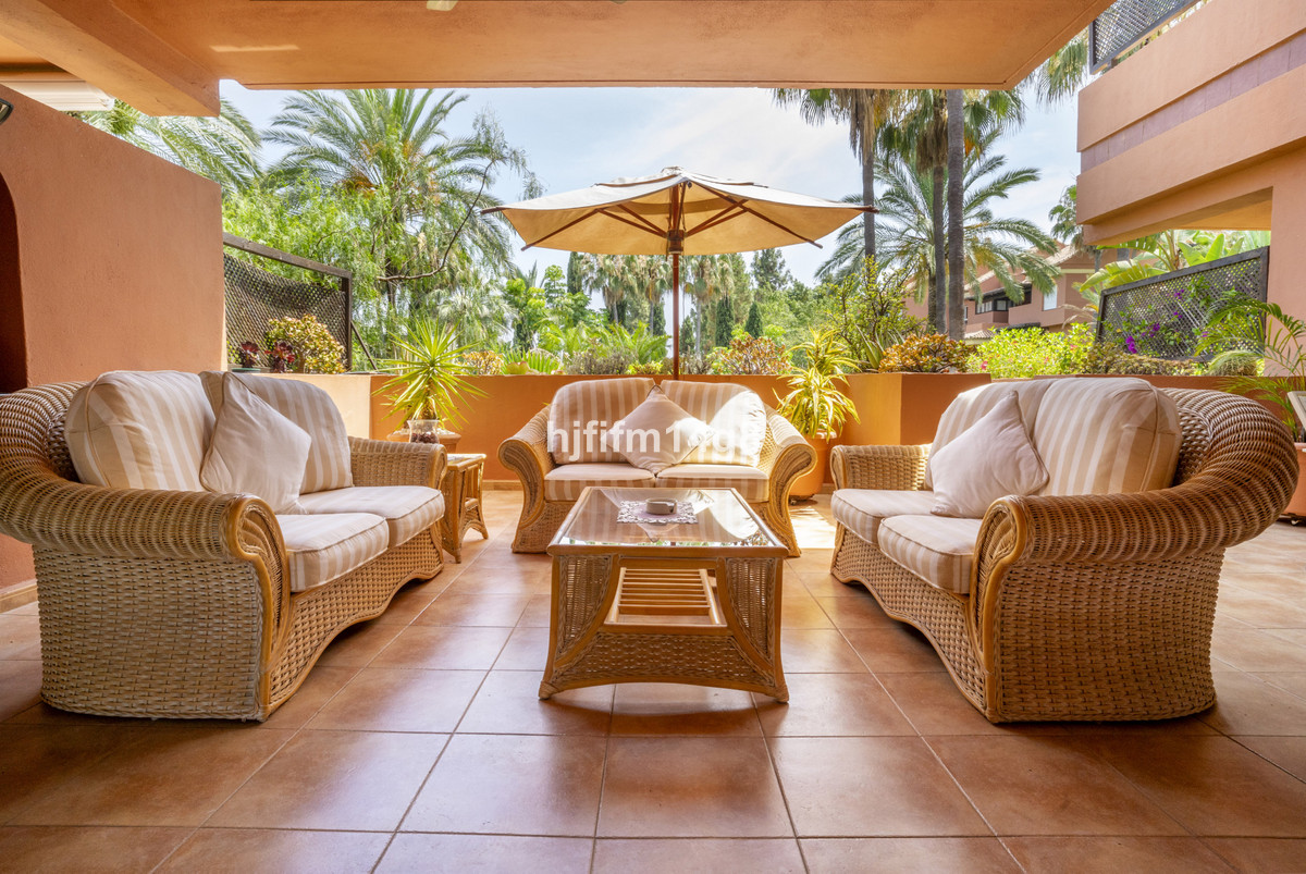 2 Bed Apartment for sale in Puerto Banús Costa Del Sol, Málaga, Spain