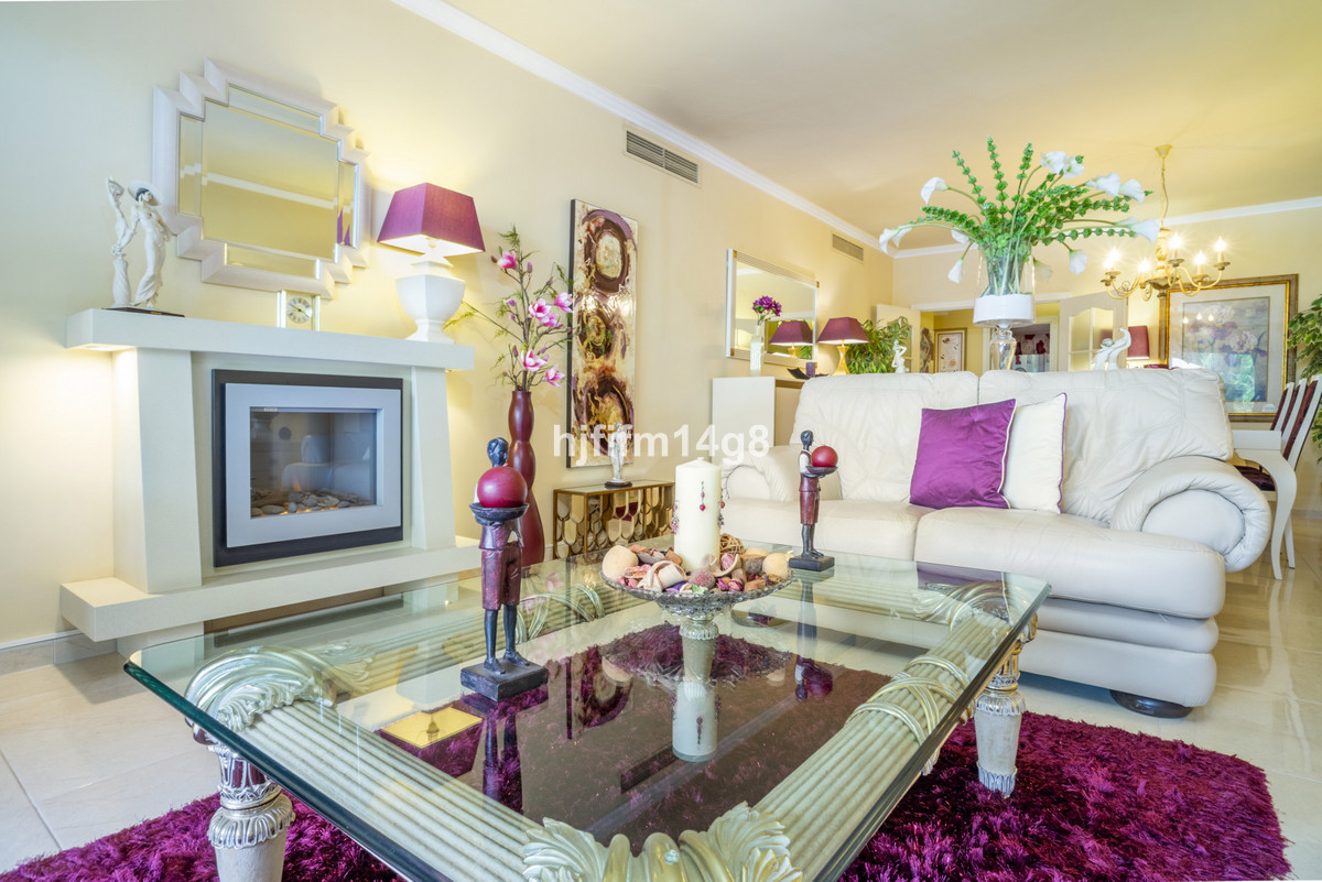 2 Bed Apartment for sale in Puerto Banús Costa Del Sol, Málaga, Spain