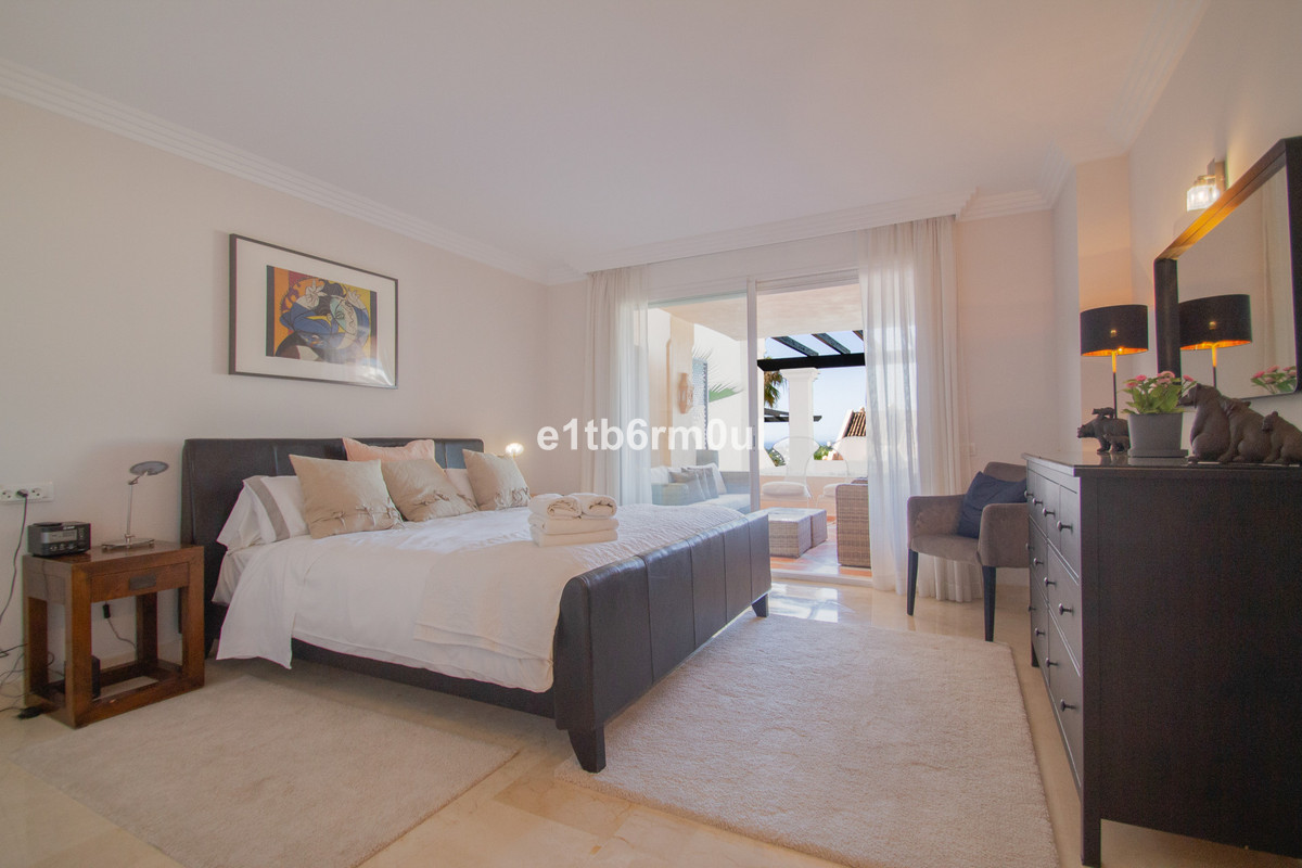 2 Bed Apartment for sale in Nueva Andalucía Costa Del Sol, Málaga, Spain