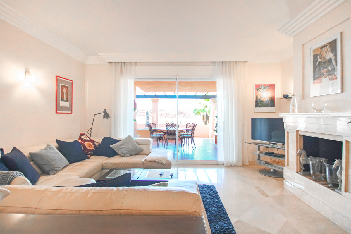 2 Bed Apartment for sale in Nueva Andalucía Costa Del Sol, Málaga, Spain