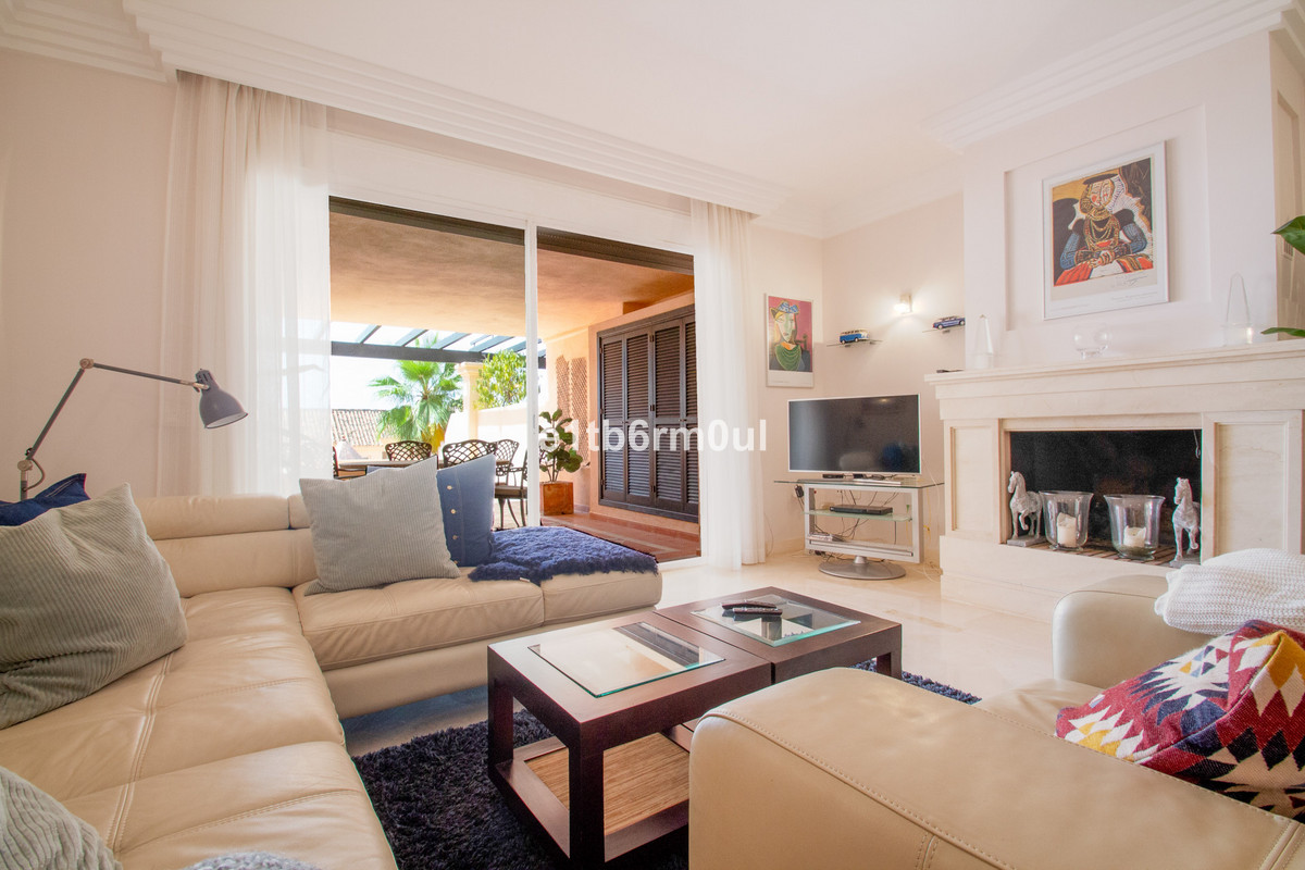 2 Bed Apartment for sale in Nueva Andalucía Costa Del Sol, Málaga, Spain