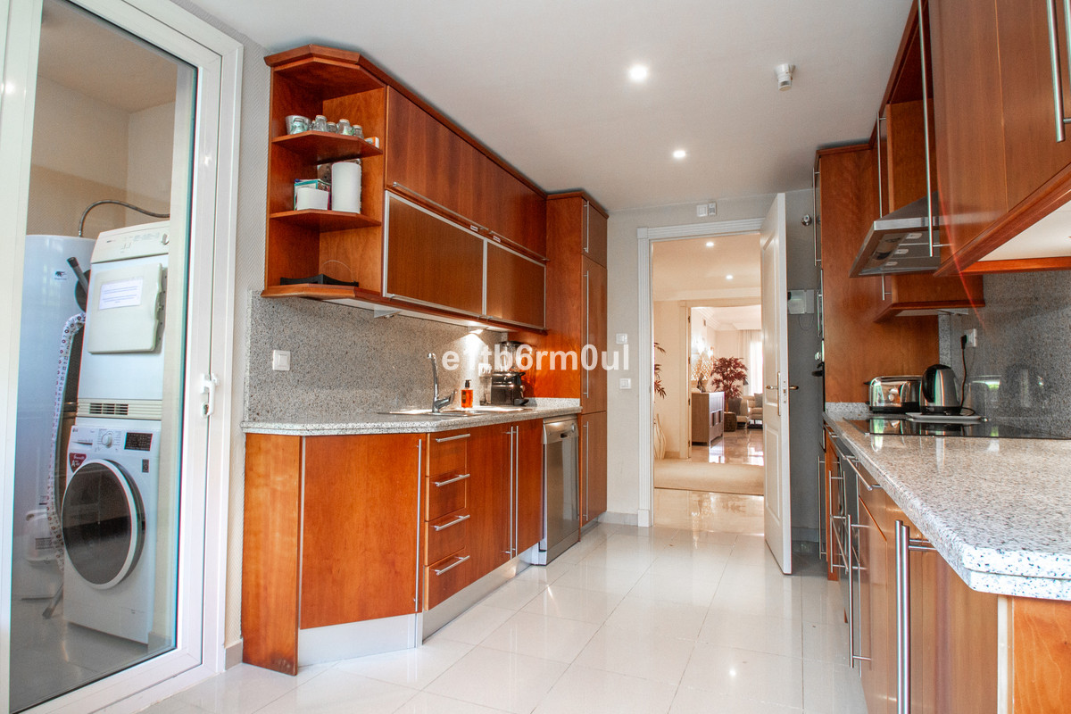2 Bed Apartment for sale in Nueva Andalucía Costa Del Sol, Málaga, Spain