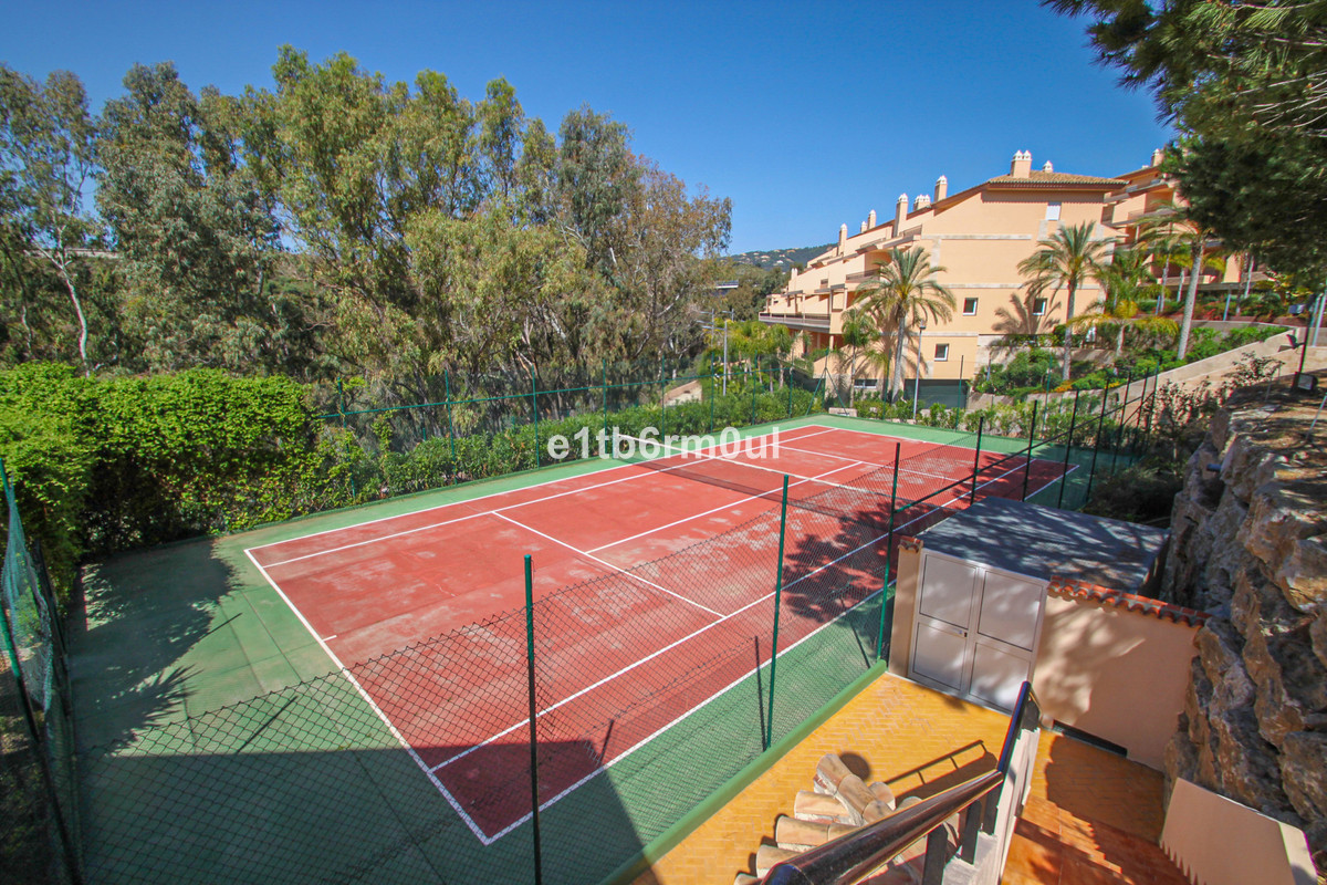 2 Bed Apartment for sale in Nueva Andalucía Costa Del Sol, Málaga, Spain