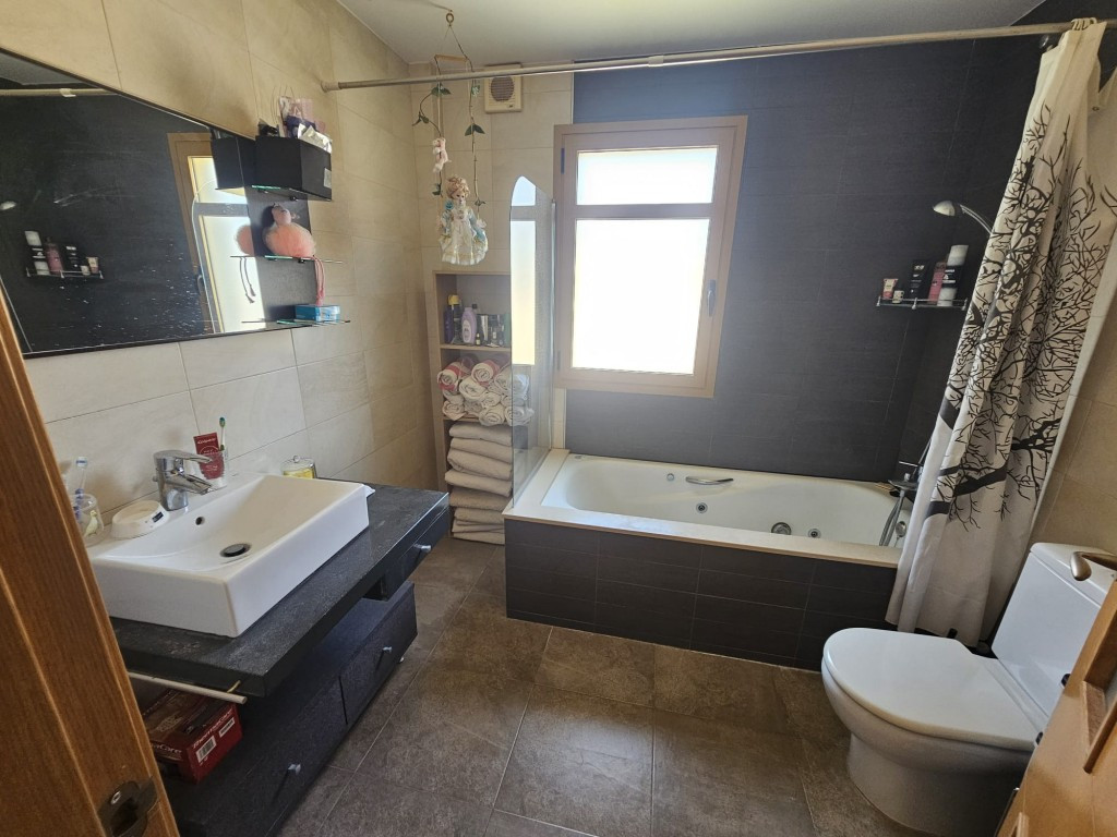 Se vende Villa - Chalet de 3 dormitorios en Costa Blanca, Alicante, España