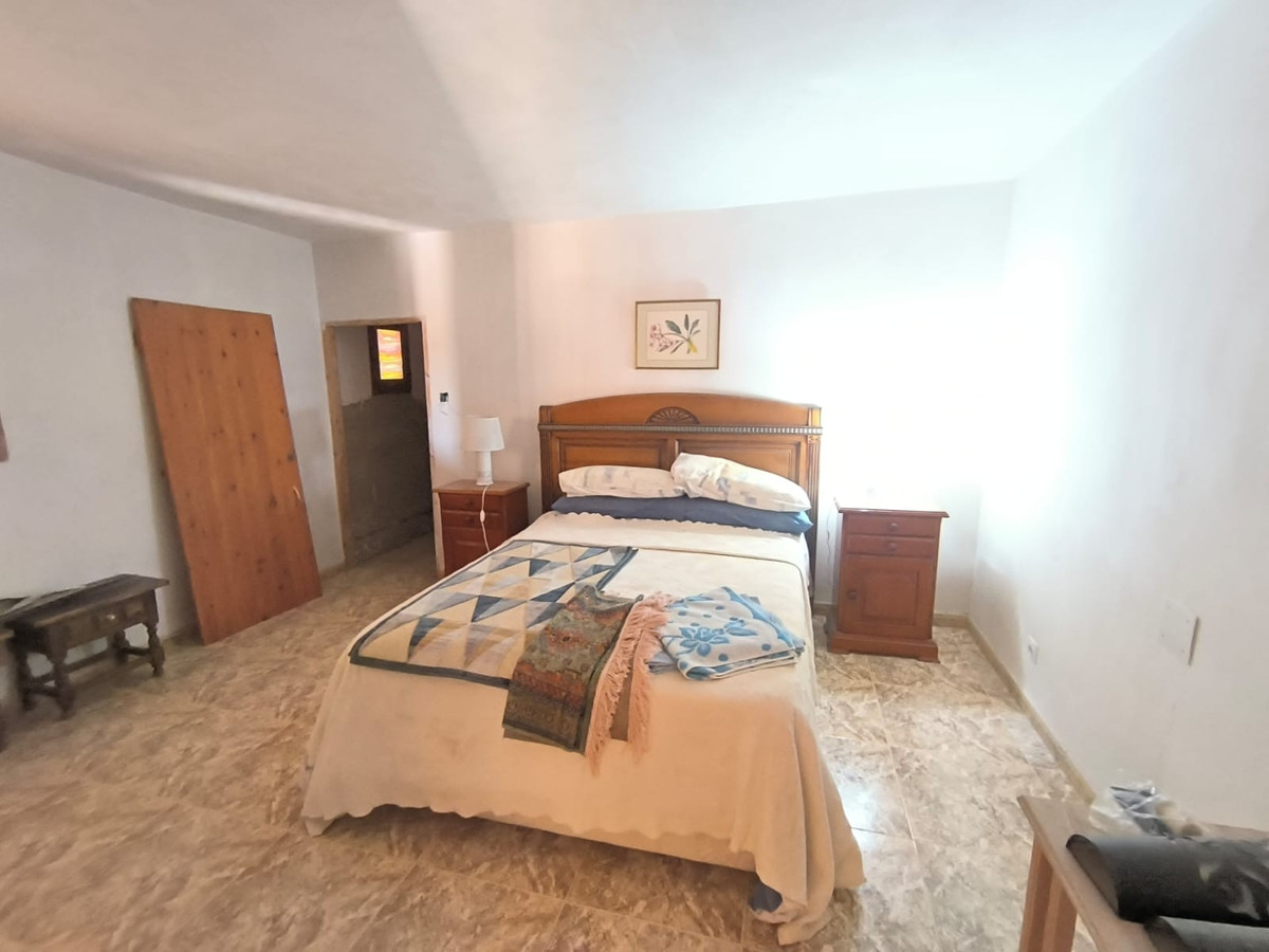 4 Bed Townhouse for sale in Chinorlet Costa Blanca, Alicante, Spain
