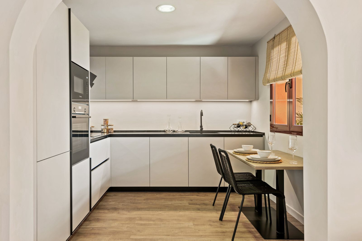 2 Bed Apartment for sale in Benahavís Costa Del Sol, Málaga, Spain
