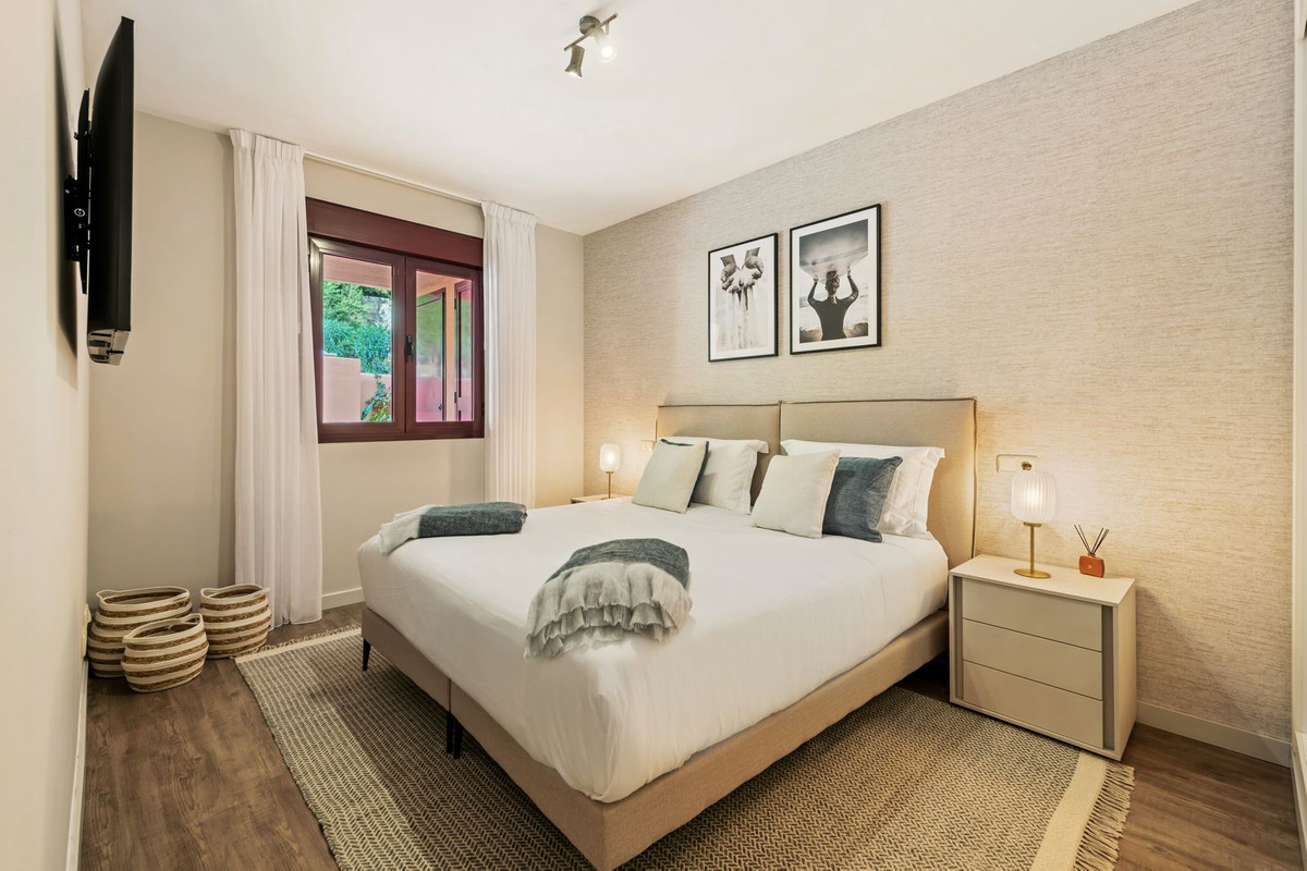 2 Bed Apartment for sale in Benahavís Costa Del Sol, Málaga, Spain