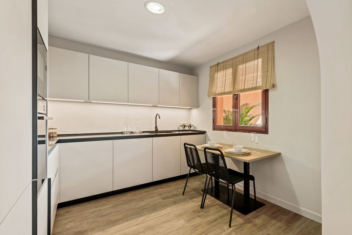 2 Bed Apartment for sale in Benahavís Costa Del Sol, Málaga, Spain