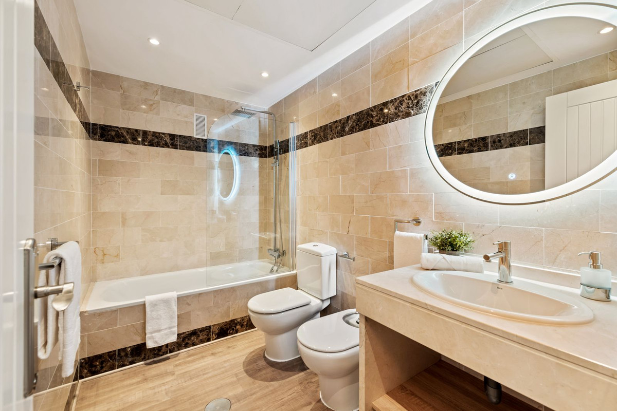 2 Bed Apartment for sale in Benahavís Costa Del Sol, Málaga, Spain