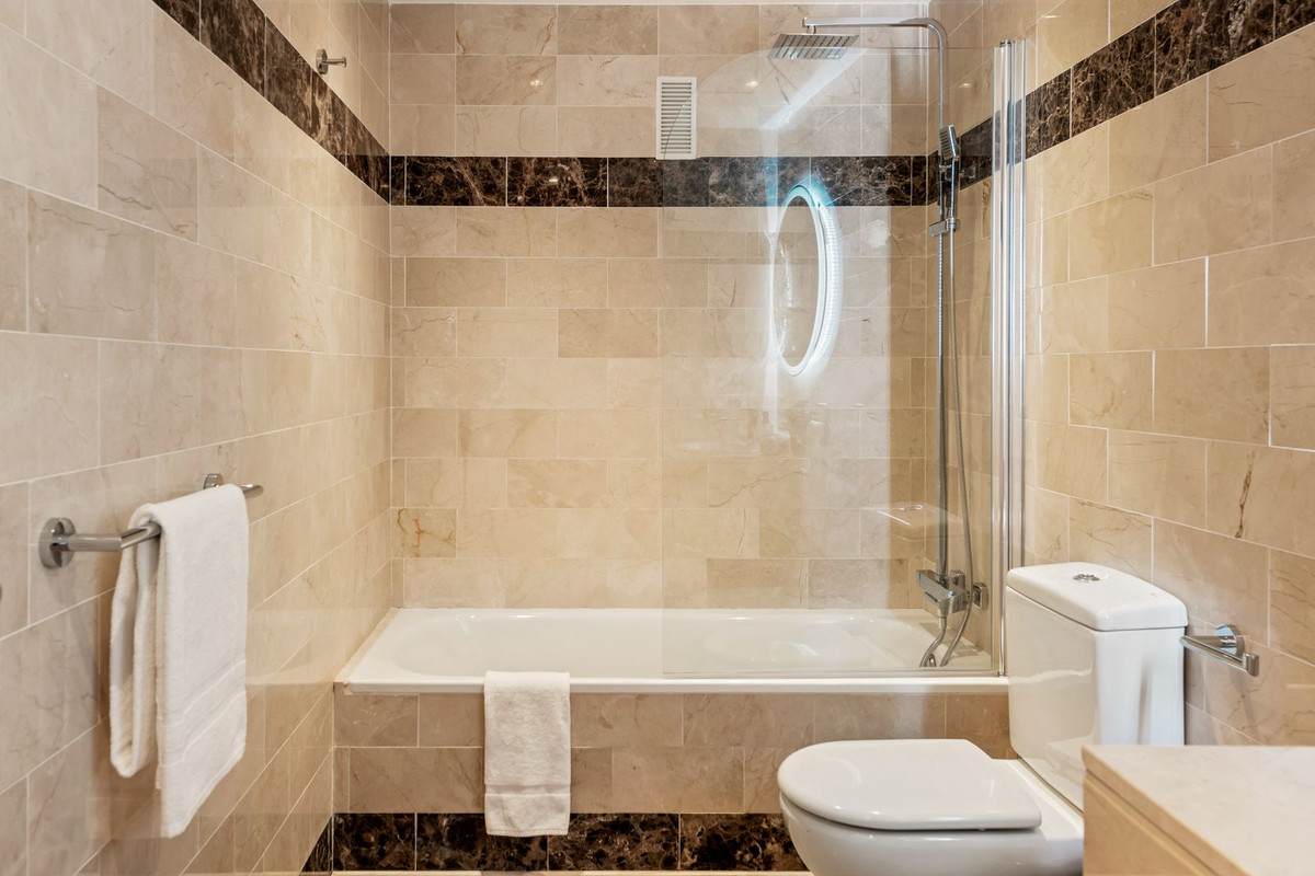 2 Bed Apartment for sale in Benahavís Costa Del Sol, Málaga, Spain