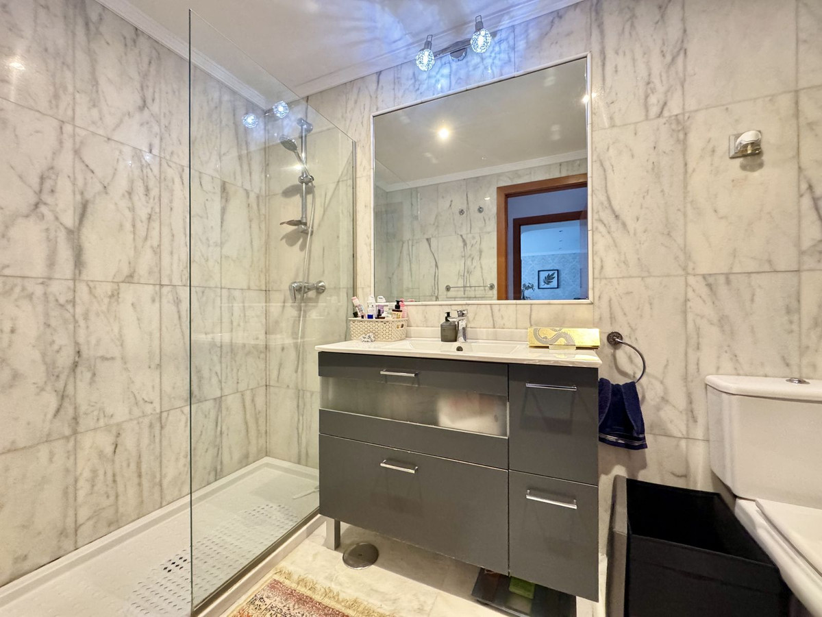 2 Bed Apartment for sale in Benahavís Costa Del Sol, Málaga, Spain