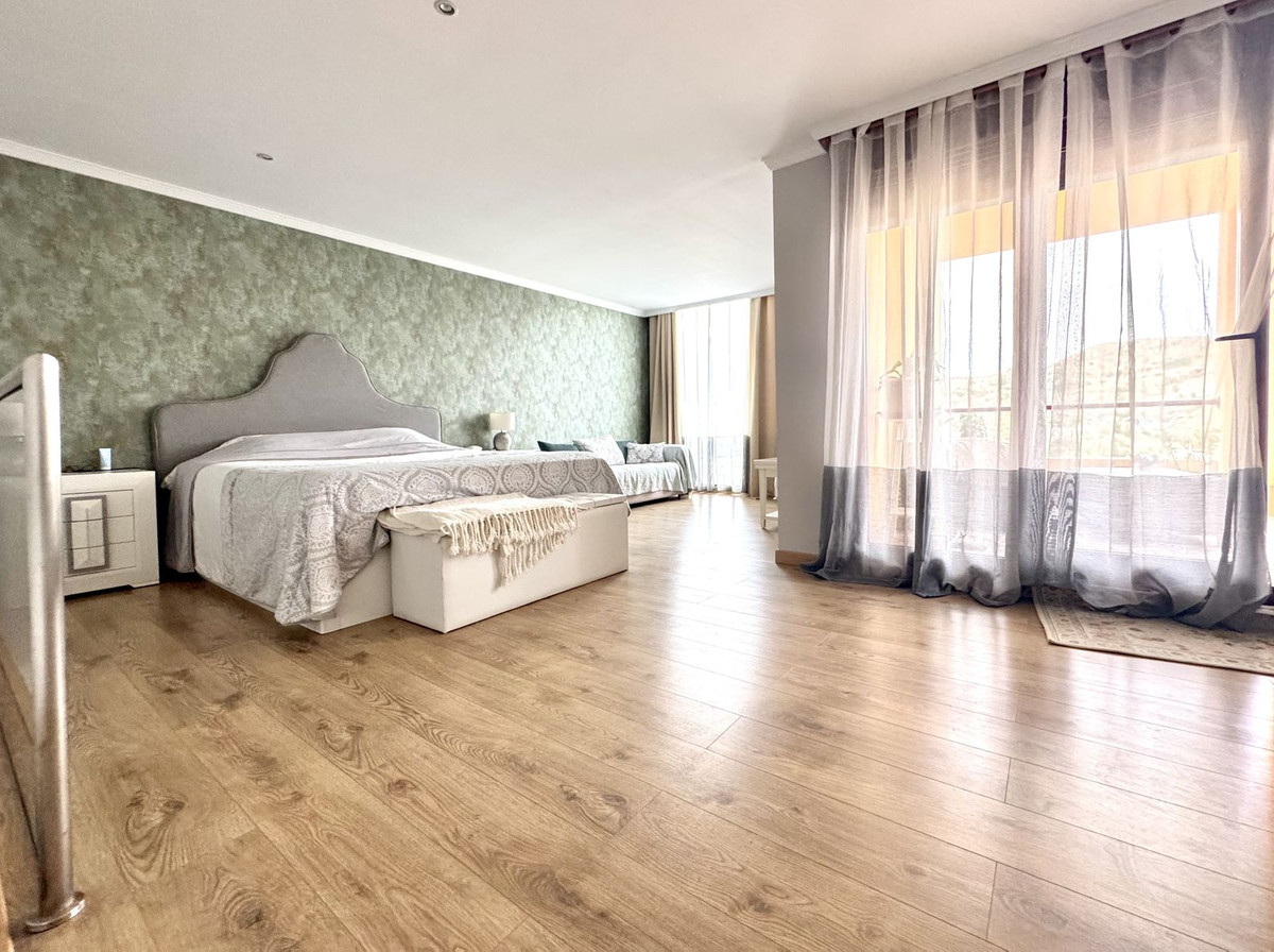 2 Bed Apartment for sale in Benahavís Costa Del Sol, Málaga, Spain
