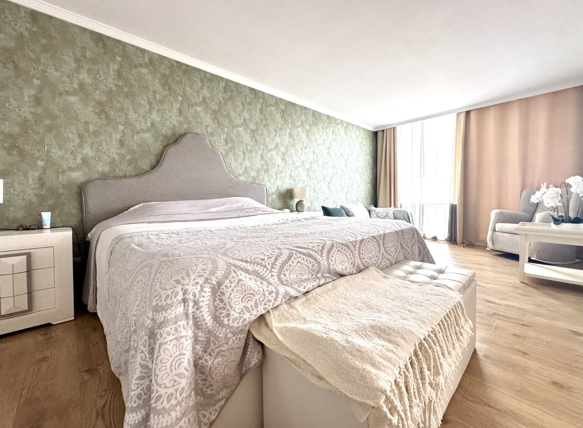 2 Bed Apartment for sale in Benahavís Costa Del Sol, Málaga, Spain