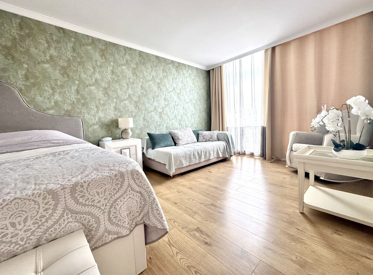2 Bed Apartment for sale in Benahavís Costa Del Sol, Málaga, Spain