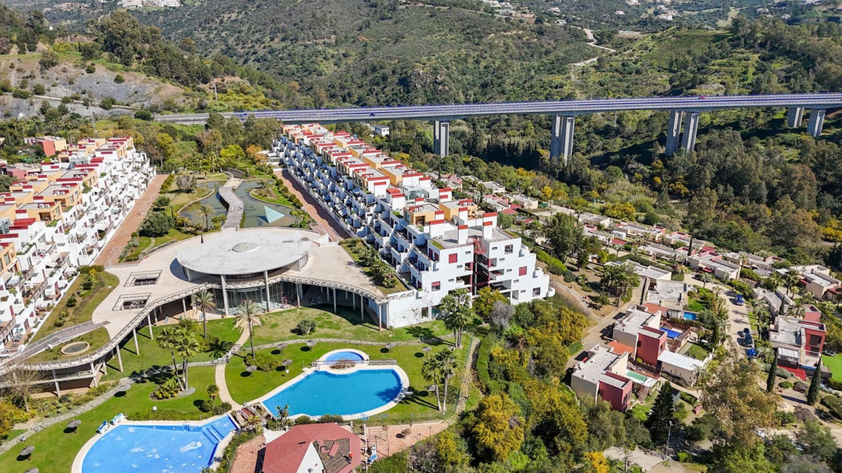 2 Bed Apartment for sale in Benahavís Costa Del Sol, Málaga, Spain