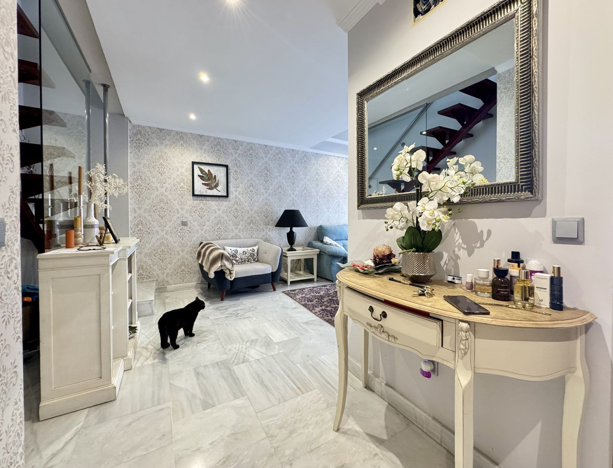 2 Bed Apartment for sale in Benahavís Costa Del Sol, Málaga, Spain