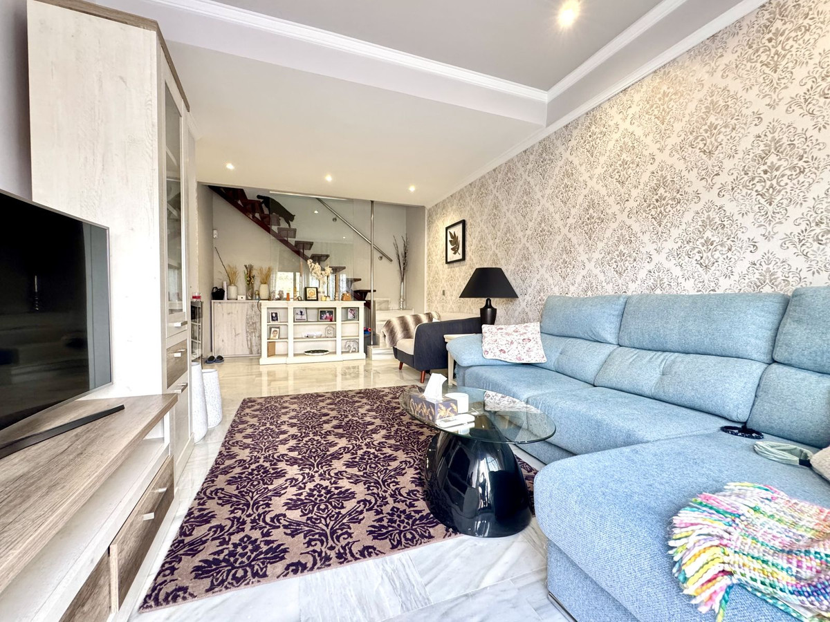 2 Bed Apartment for sale in Benahavís Costa Del Sol, Málaga, Spain