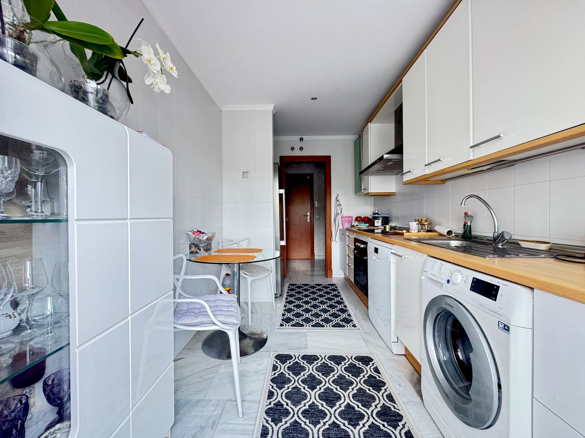 2 Bed Apartment for sale in Benahavís Costa Del Sol, Málaga, Spain