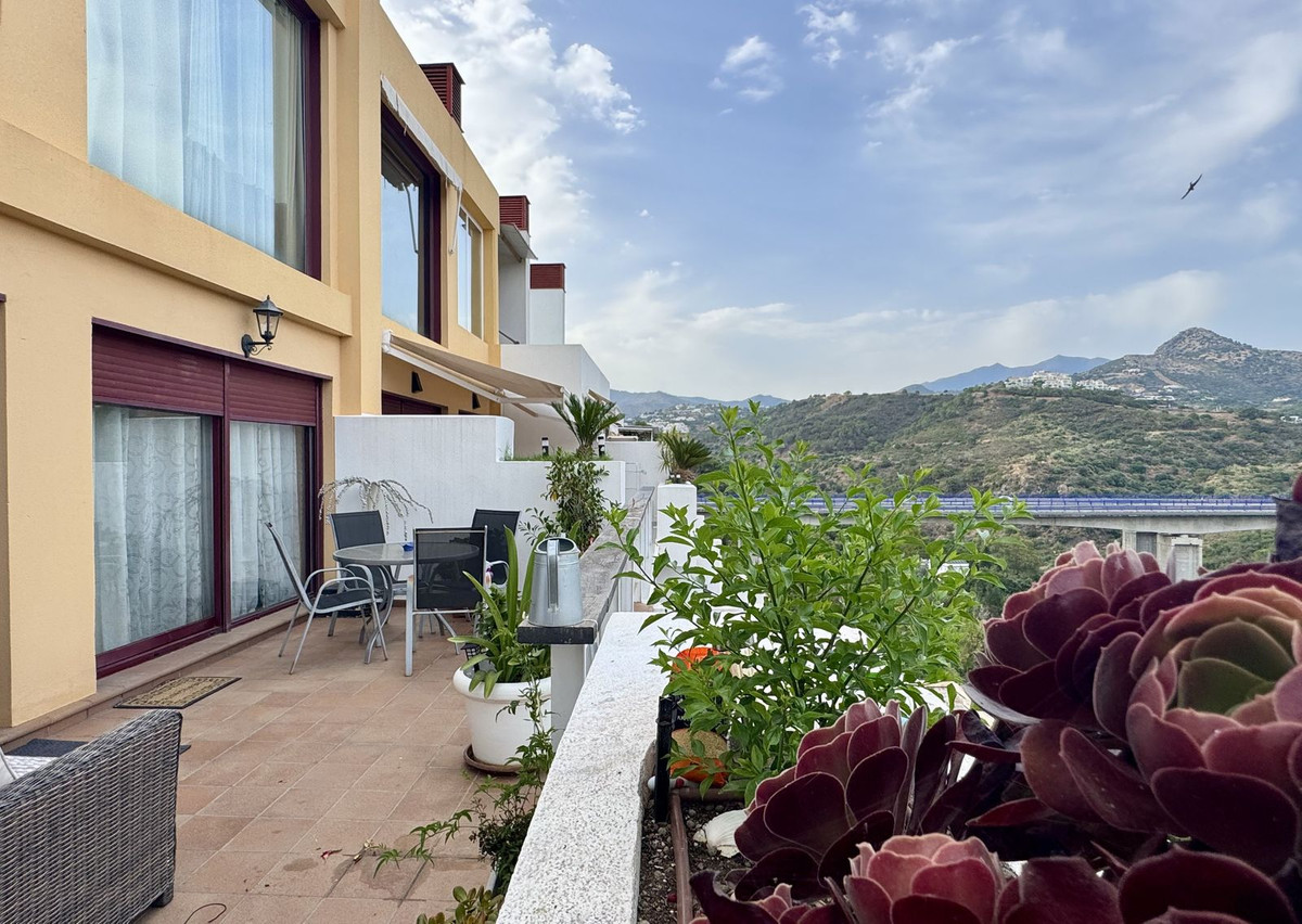 2 Bed Apartment for sale in Benahavís Costa Del Sol, Málaga, Spain